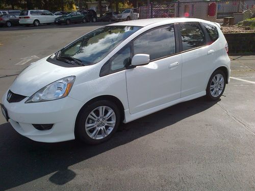 2010 honda fit sport hatchback 4-door 1.5l   only 11,000 miles