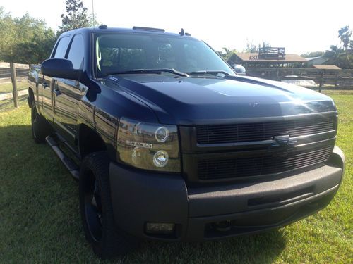 2007 chevy silverado 2500 4x4 duramax diesel (fully loaded) with custom interior
