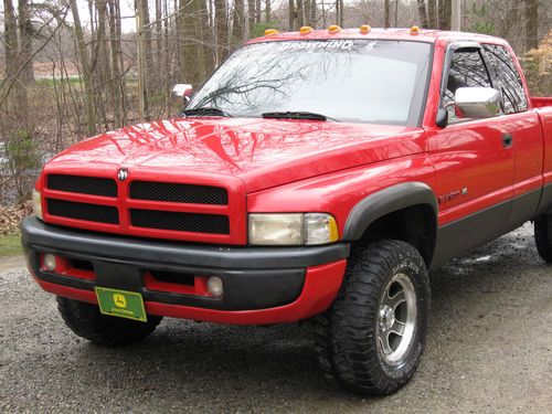 1997 dodge ram 1500   *clean no rust