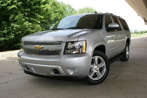 2013 suburban lt 4wd, 20-in alloys, sat radio, sunroof, 2.95% apr financing!