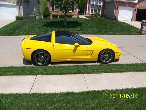 2008 corvette coupe glass roof 6-speed heads-up chrome wheels  11000 miles