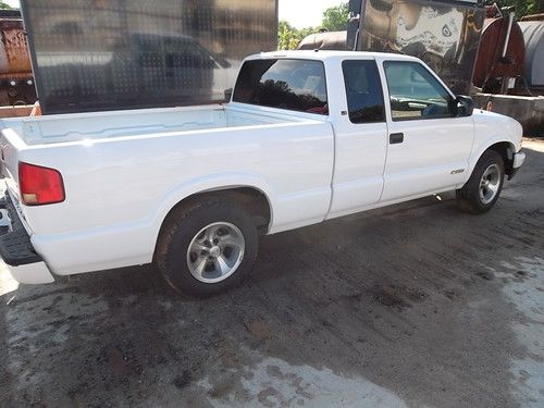 2003 chevrolet s10 ls extended cab pickup 3-door 4.3l