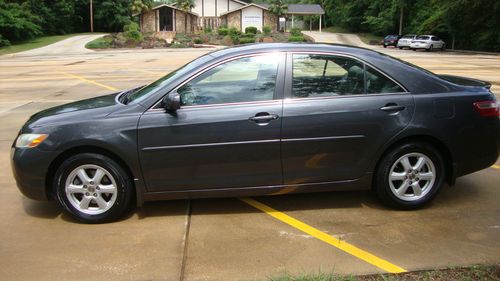 2007 toyota camry le - 120k - new tires - service records - exc. condition.