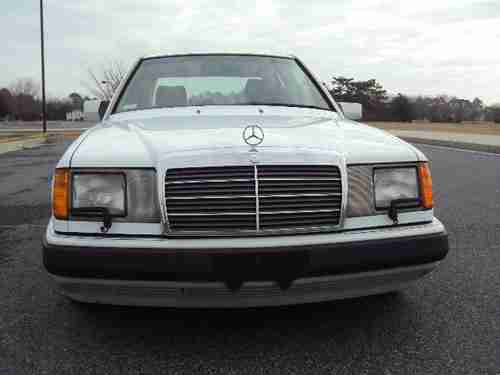 Clean 1993 Mercedes-Benz 300D 2.5 Sedan 4-Door 2.5L Turbo Diesel No Reserve, image 3