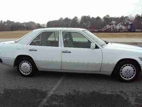 Clean 1993 Mercedes-Benz 300D 2.5 Sedan 4-Door 2.5L Turbo Diesel No Reserve, image 4