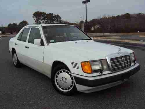 Clean 1993 Mercedes-Benz 300D 2.5 Sedan 4-Door 2.5L Turbo Diesel No Reserve, image 6