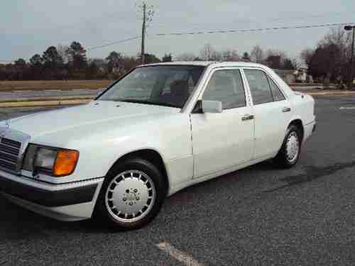 Clean 1993 Mercedes-Benz 300D 2.5 Sedan 4-Door 2.5L Turbo Diesel No Reserve, image 10