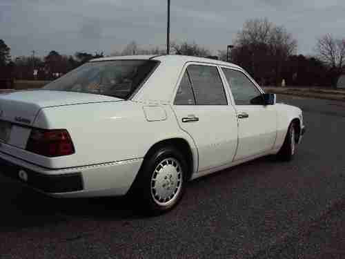 Clean 1993 Mercedes-Benz 300D 2.5 Sedan 4-Door 2.5L Turbo Diesel No Reserve, image 11