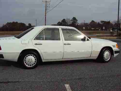 Clean 1993 Mercedes-Benz 300D 2.5 Sedan 4-Door 2.5L Turbo Diesel No Reserve, image 12