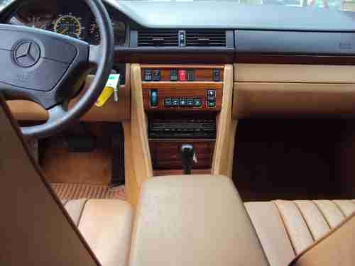 Clean 1993 Mercedes-Benz 300D 2.5 Sedan 4-Door 2.5L Turbo Diesel No Reserve, image 21