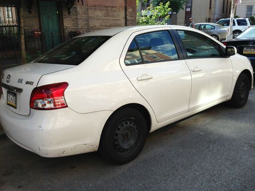 2007 Toyota Yaris Base Sedan 4-Door 1.5L, image 2