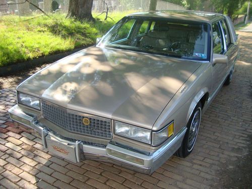 ** 1989 cadillac fleetwood - awesome condition - looks great - runs great **