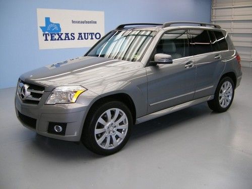 We finance!!! 2010 mercedes-benz glk350 auto pano roof leather wood 19 rim 1 own