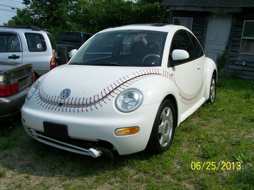 2000 vw bug beetle base-ball cracker jack prize limited glove leather seats