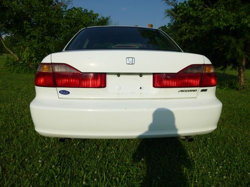 1998 Honda Accord EX Sedan 4-Door 3.0L, image 2