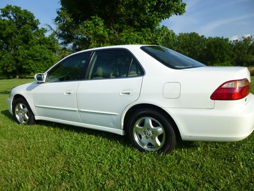 1998 Honda Accord EX Sedan 4-Door 3.0L, image 3
