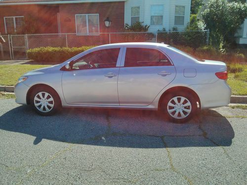 2010 toyota corolla le sedan 4-door 1.8l