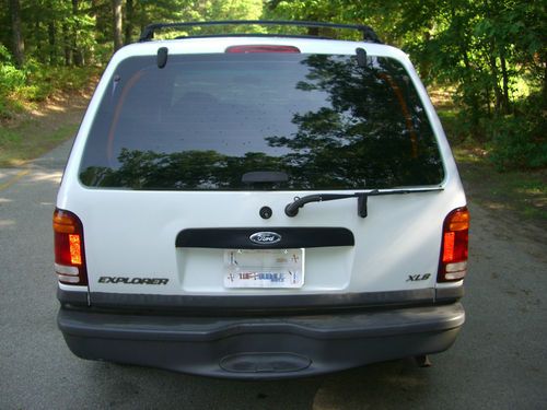 2000 Ford Explorer XLS Sport Utility 4-Door 4.0L, image 2