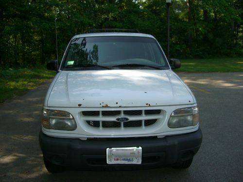 2000 Ford Explorer XLS Sport Utility 4-Door 4.0L, image 3