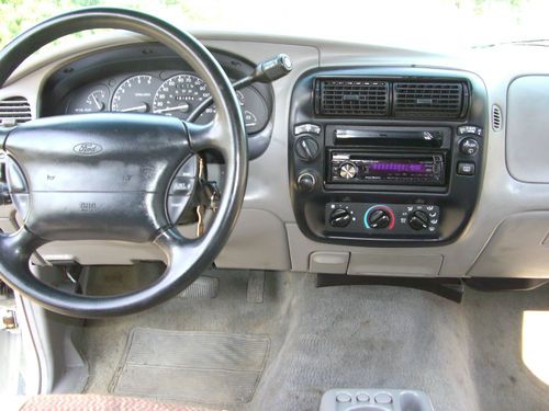 2000 Ford Explorer XLS Sport Utility 4-Door 4.0L, image 6