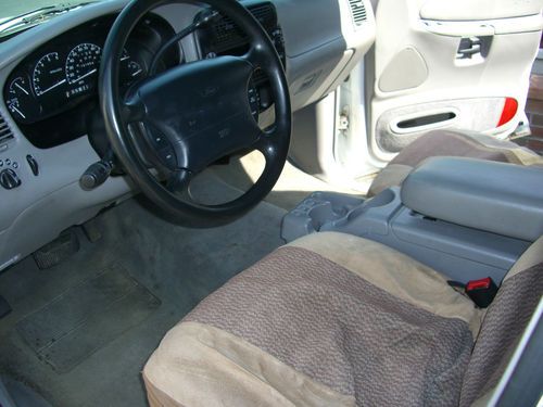 2000 Ford Explorer XLS Sport Utility 4-Door 4.0L, image 7