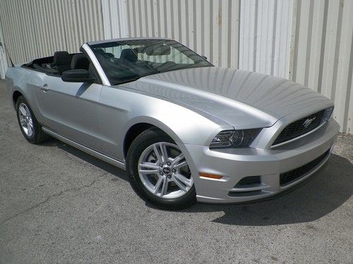 2013 ford mustang convertible 305 horse power 3.7l