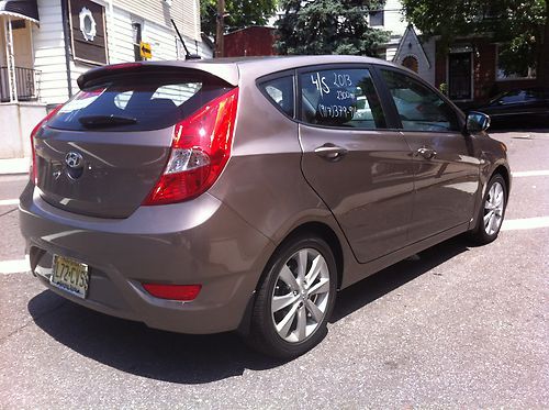 2013 hyundai accent se @ 2300mi @