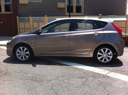 2013 Hyundai Accent SE @ 2300mi @, image 18