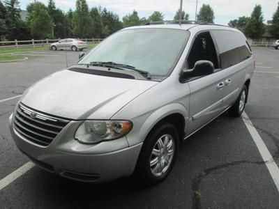 4dr lwb tour third row seat cd dvd entertainment system power seats moon roof