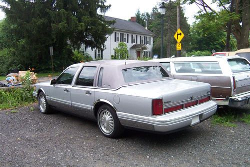 1997 Lincoln Town Car Cartier Sedan 4-Door 4.6L, image 3