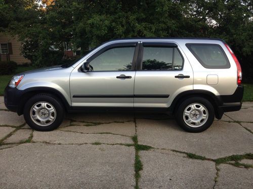 2006 honda cr-v -- silver -- very clean