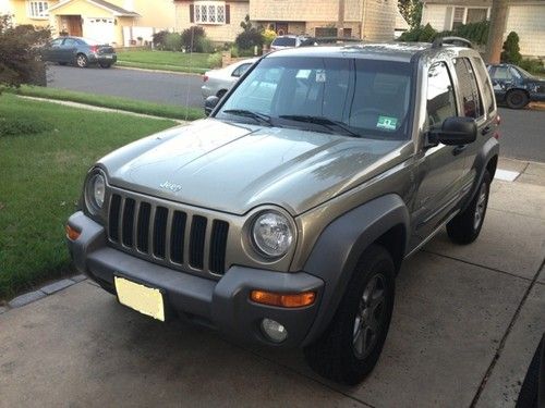 2004 jeep liberty sport 4-door 3.7l 4x4