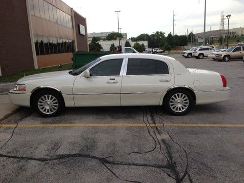 2004 lincoln town car ultimate l sedan 4-door 4.6l