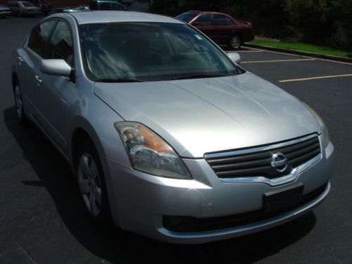 2008 nissan altima s sedan 4-door 2.5l, nice and clean