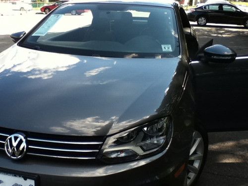 2012 volkswagen eos komfort convertible 2-door 2.0l less than 18k