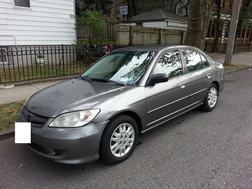2005 honda civic 5 speed manual 4-door ipod wire installed that charges ipod