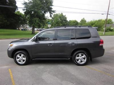 Toyota land cruiser clean car fax 3rd row michelins navigation sunroof nice 2010