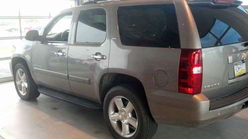 Damaged chevrolet tahoe 2007 gray