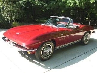 Beautiful 1965 corvette convertible
327/365 4-speed