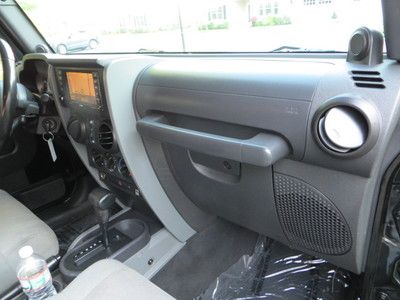 4X4 BLACK SAHARA 4 DOOR AUTO NAVIGATION POWER WINDOWS LOCKS DEALER TRADE HITCH, US $14,788.00, image 23