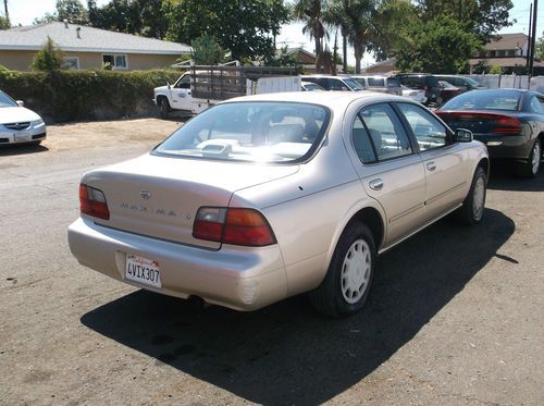 1995 Nissan Maxima, NO RESERVE, image 2