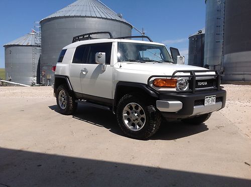 2011 toyota fj cruiser 4x4 iceberg white