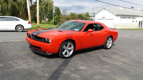 2008 dodge challenger srt8 coupe 2-door 6.1l