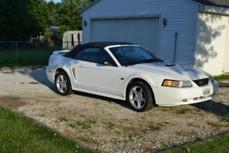 2000 ford mustang gt convertible 2-door 4.6l