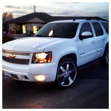 2007 chevrolet tahoe lt with like new 24 inch rims &amp; tires, only 82k miles!