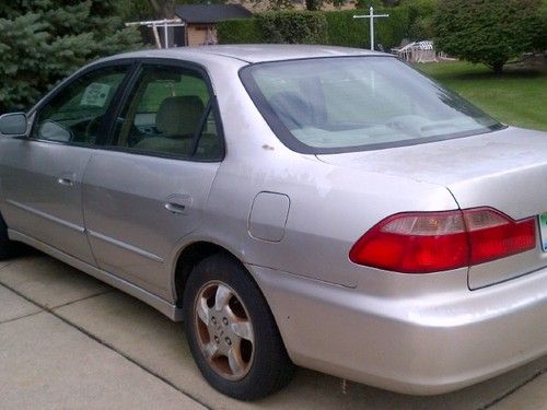Restore the dignity of this 1998 Honda Accord, image 4