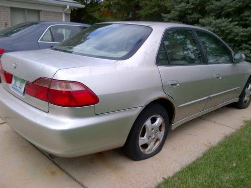 Restore the dignity of this 1998 Honda Accord, image 7