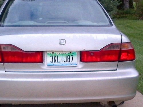 Restore the dignity of this 1998 Honda Accord, image 9