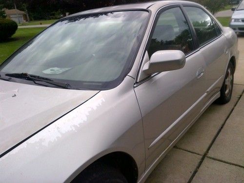 Restore the dignity of this 1998 Honda Accord, image 12