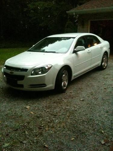 White 2009 chevrolet malibu lt sedan 4-door 2.4l